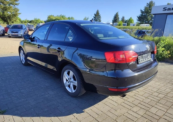 Volkswagen Jetta cena 27900 przebieg: 110800, rok produkcji 2011 z Sanok małe 121